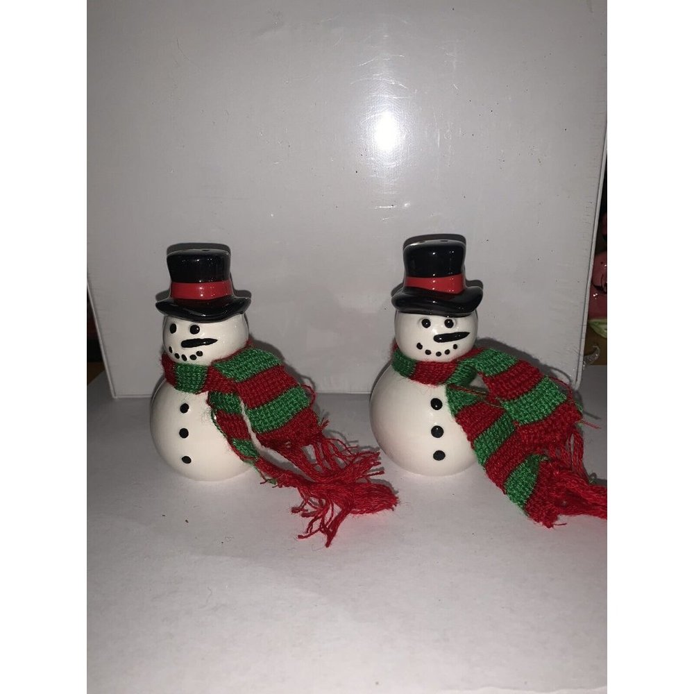 CUTE SNOWMAN SALT AND PEPPER SHAKERS KMART BRAND CLOTH SCARF